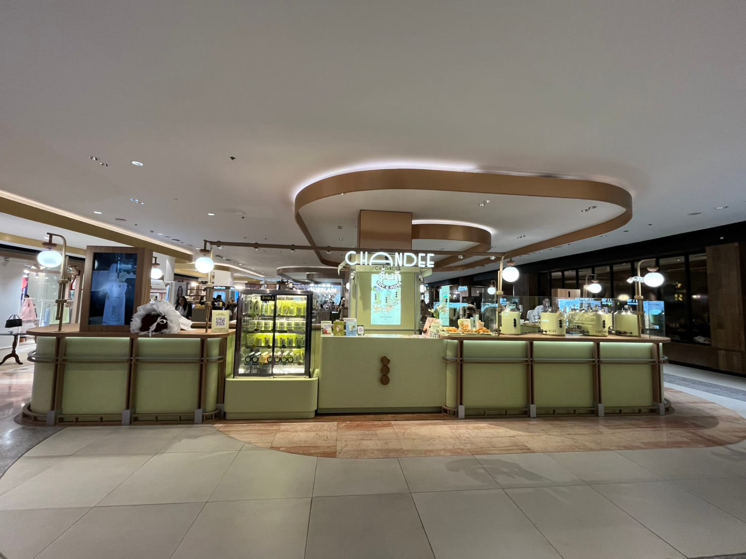 พนักงานสาขา พนักงานบริการ พนักงานหน้าร้าน - สาขา เซ็นทรัลเวิลด์//Central World workplace
